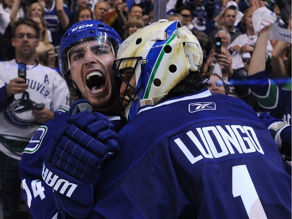 Burrows to be inducted into the Canucks Ring of Honour on Dec. 03