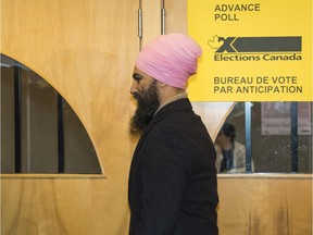 Jagmeet Singh casts a vote at an advance polling station.