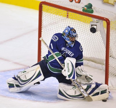 VIDEO: Roberto Luongo returns to Vancouver; Canucks host Panthers Thursday  - Langley Advance Times
