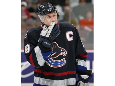 Vancouver Canucks Naslund 19 Mini Hockey Jersey - All Sports Custom Framing