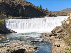 B.C. conservationists are urging Washington State remove the old Enloe Dam on the Similkameen River near Oroville, possibly allowing salmon to return to the B.C. waterway.