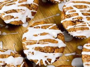 Pumpkin pie muffins: A deliciously tender muffin that will make a yummy fall breakfast, school treat or afternoon snack.