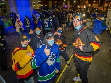 VANCOUVER, BC - Oct. 26, 2021  - Canucks fans outside Rogers Arena prior to game time  in Vancouver, BC, Oct. 26, 2021. 

(Arlen Redekop / PNG staff photo) (story by reporter) [PNG Merlin Archive]