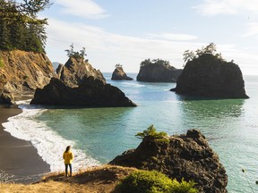 The 584 km Oregon coastline features pristine beaches, dramatic scenery, fishing villages,and fantastic fish’n’chips.