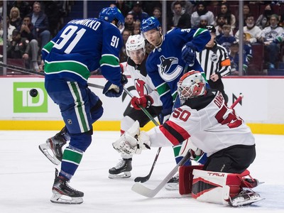 New Jersey Devils down struggling Vancouver Canucks 5-2