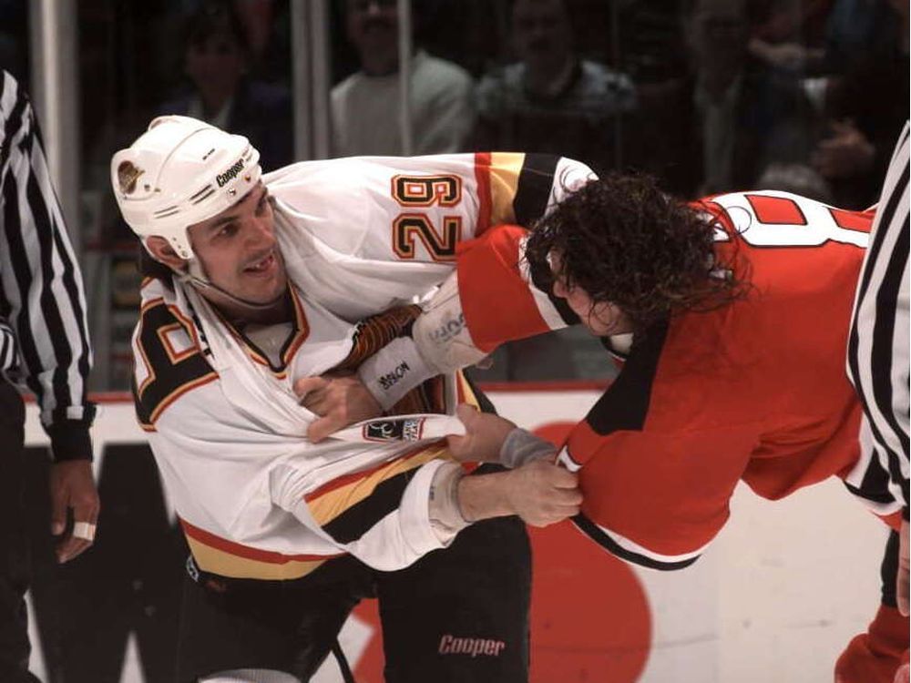 Dominik Hasek's First NHL Game (1990-91) 
