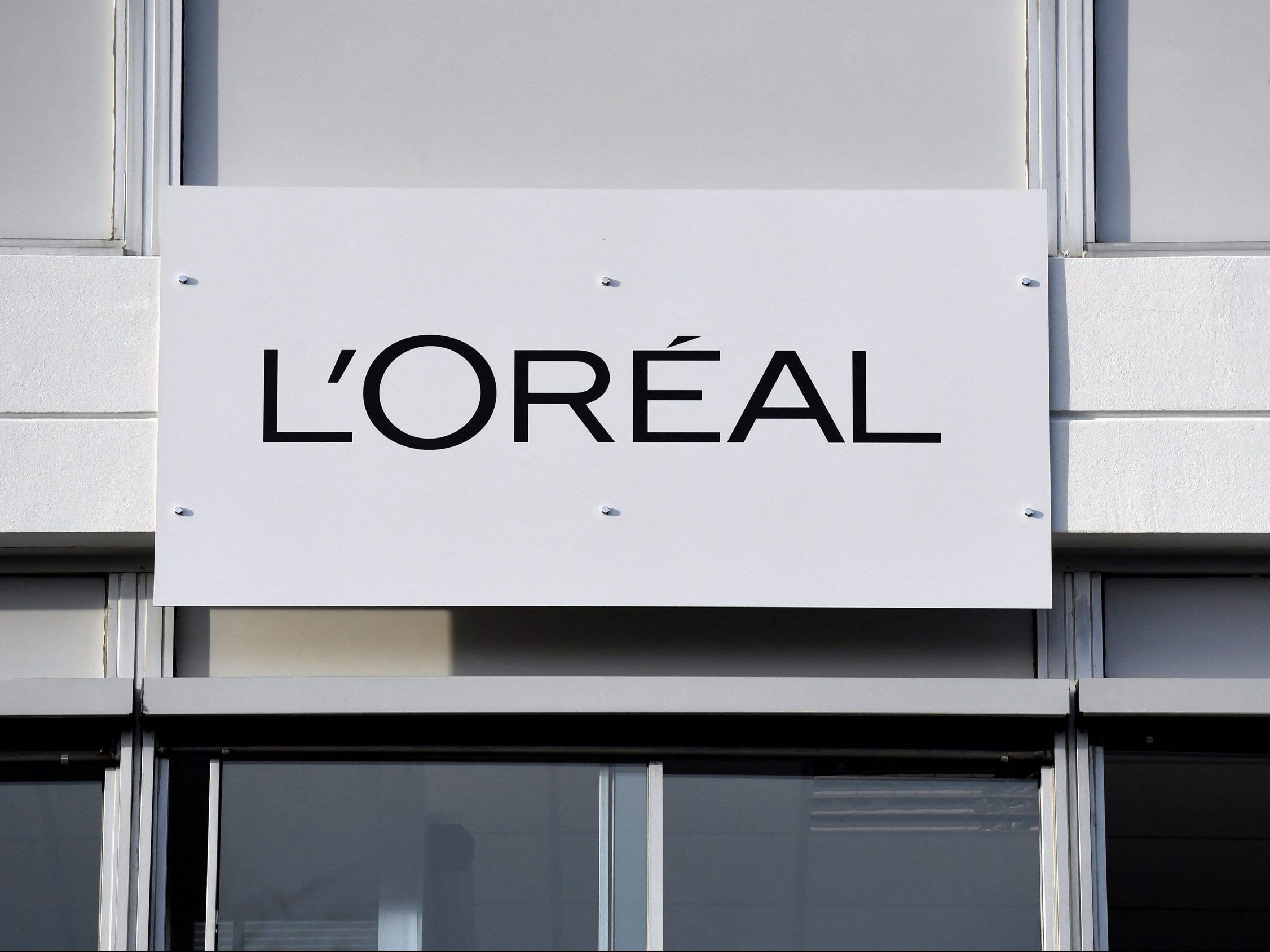 L'Oreal to face U.S. lawsuit over wrinkle-smoothing collagen claims