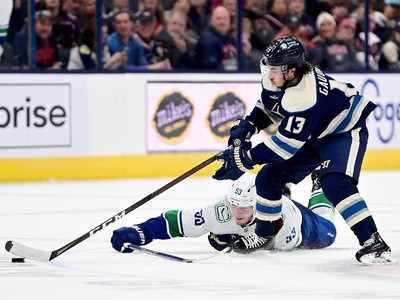 Horvat rallies Canucks past Blue Jackets 4-3 for 5th in row