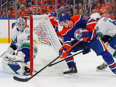 dylan-holloway-four-points-edmonton-oilers-beat-vancouver-canuck