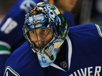 Roberto Luongo became a leader in Vancouver, then found his voice online