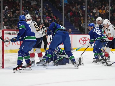 Bruce Boudreau Reviews First Month With Canucks, Talks Hughes Family  History & JT Miller Impact 