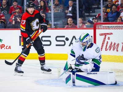Markstrom stones Canucks in return to Vancouver as Flames win 1st of 4-game  set