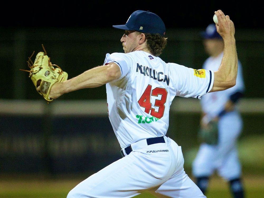 The Perth Heat have been beaten again with Sydney Blue Sox pitcher