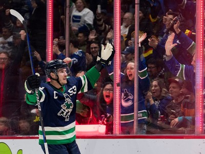 Bo Horvat Takes Shot at Canucks Fans, Calls Islanders Supporters Better -  Sports Illustrated