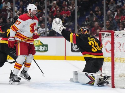 Elias Lindholm hits 40 goals as Calgary Flames beat Vancouver Canucks - The  Globe and Mail