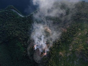 The Cameron Bluffs wildfire on Vancouver Island. Photo: B.C. Ministry of Transportation.