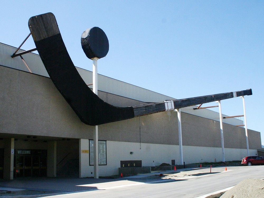 Cowichan Valley's giant hockey stick threatened by U.S. town | The Province