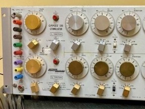 For half of the stimulations, participants used this complex-looking machine with dials, vibration, and flashing lights to help reduce pain. But the machine was just a placebo.