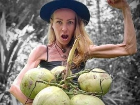 Popular vegan raw fruit influencer Zhanna Samsonova has died at 39.