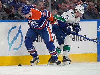 Holloway scores 3 to lead Oilers to 7-2 pre-season rout over Canucks -  Vernon Morning Star