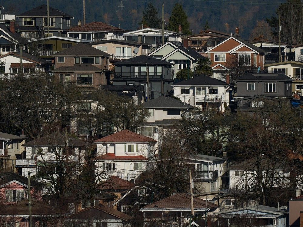 大温哥华地区2023年结束，房屋销量增加，平均价格为1,168,700加元