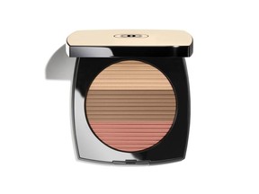 This may be the only summer makeup product you need. CHANEL Les Beiges Healthy Glow Sun-Kissed Powder.