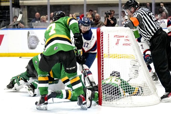 Canucks prospect Josh Bloom of Saginaw scores the late winner against London on Sunday in the Memorial Cup final at Saginaw, Mich.

