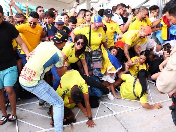 Fans try to enter the stadium amid scenes of chaos prior to the Copa America 2024 final match between Argentina and Colombia at Hard Rock Stadium in Miami Gardens, Florida, on Sunday.