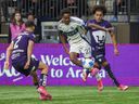 Vancouver Whitecaps' Ali Ahmed (in the center) begins the previous ball Pumas Unam's Pablo Bennevendo (Left) and Adalberto Carrasquilla (right) during the second half of a quarterfinal match of the Concaf Champions Cup, Wednesday, April 2, 2025.