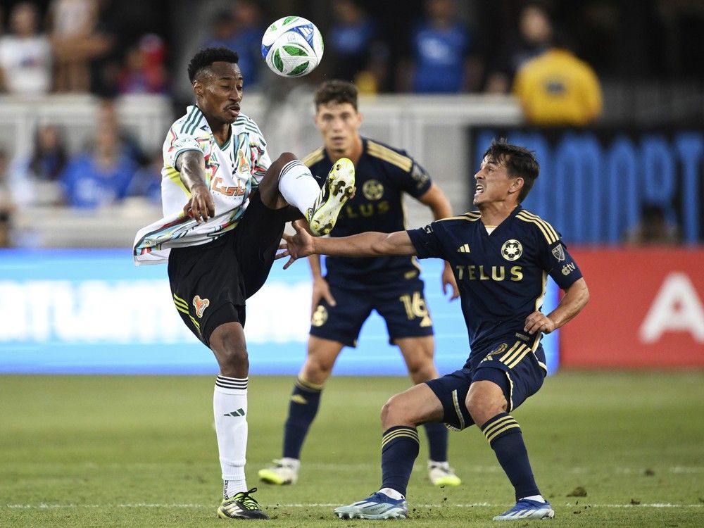Mark-Anthony Kaye  of the San Jose Earthquakes attempts to settle the ball against Andrés Cubas of the Vancouver Whitecaps in San Jose, California Aug. 9, 2025.