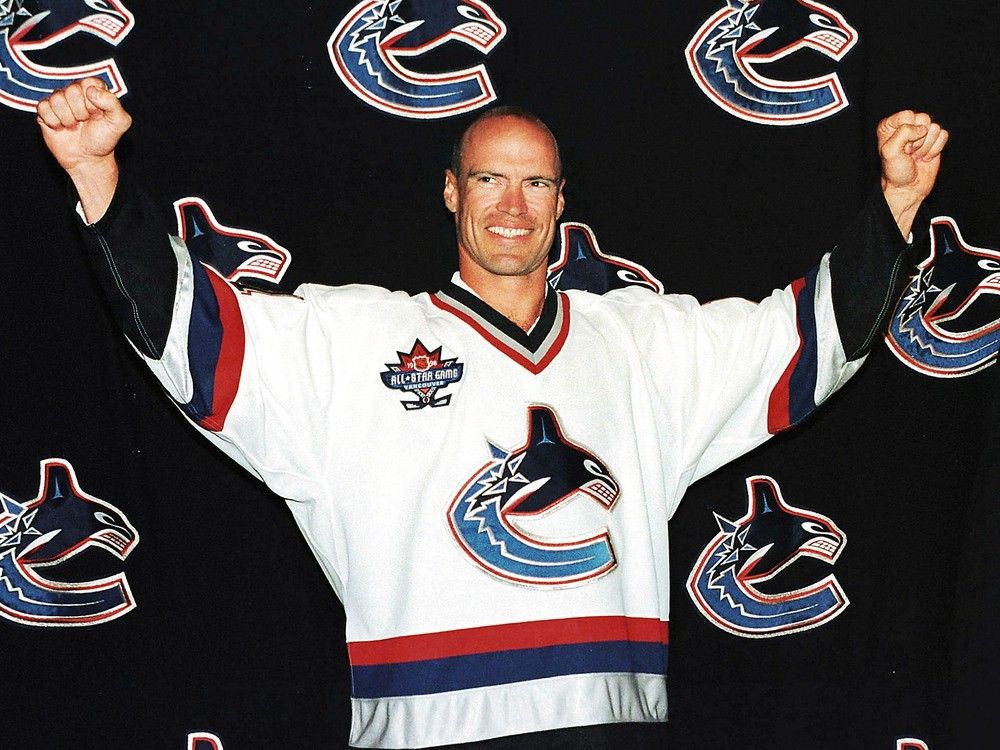 Patrick Johnston: Respect for Mark Messier is everywhere — except in Vancouver.