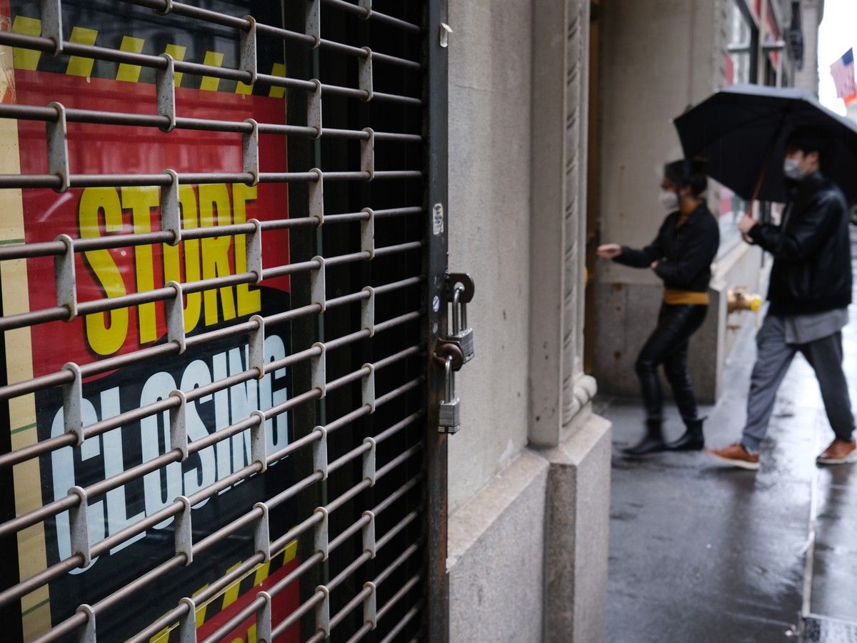 How to stabilize your finances when your spouse loses their job