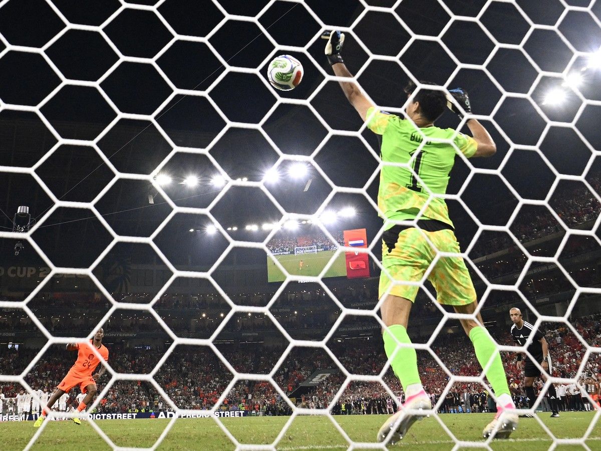 Morocco's goalkeeper #01 Yassine Bounou stops the penalty of Netherlands' forward #24 Crysencio Summerville during the penalty shootout of the 2026 World Cup round of 32 football match between the Netherlands and Morocco at the Monterrey Stadium in Guadalupe on June 29, 2026.