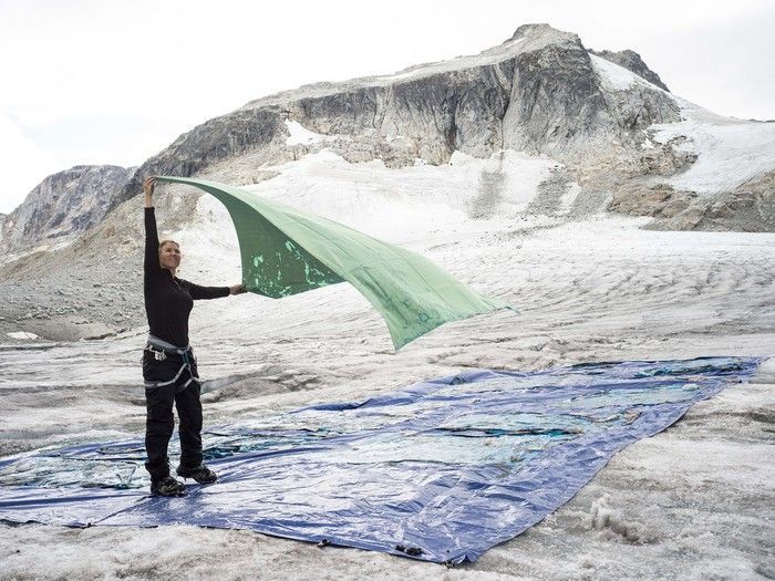Desirée Patterson creating cyanotype exposures at Place Glacier.