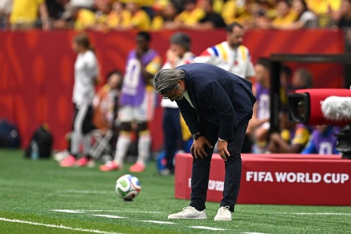 VANCOUVER, CANADA - JULY 07: Murat Yakin, Head Coach of Switzerland, reacts as Denis Zakaria #6 (not pictured) receives a yellow card during the FIFA World Cup 2026 Round of 16 match between Switzerland and Colombia at BC Place Vancouver on July 07, 2026 in Vancouver, British Columbia, Canada.