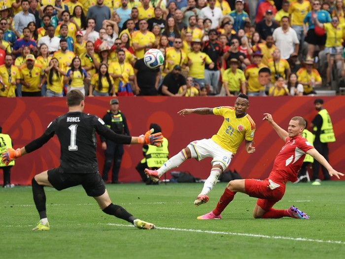 Leandro Campaz of Colombia shoots and misses a chance against Gregor Kobel of Switzerland during the FIFA World Cup 2026 Round of 16 match between Switzerland and Colombia at B.C. Place Vancouver on July 7, 2026.