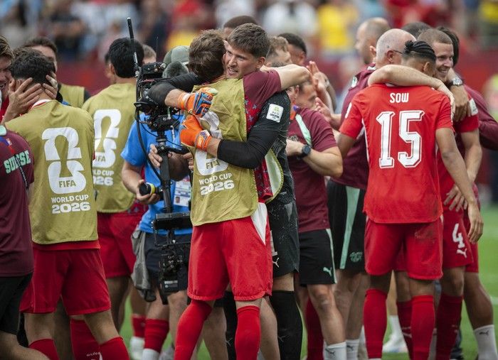 Switzerland players celebrate goalkeeper Gregor Kobel after they won against Colombia in Vancouver during the FIFA World Cup 2026 elimination round Tuesday, July 7, 2026.