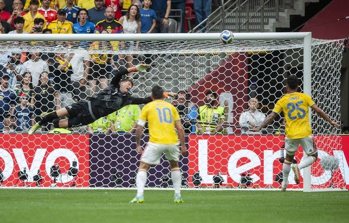 Switzerland goalkeeper Gregor Kobel makes a save against Colombia in the first half of play between Switzerland and Colombia in Vancouver during the FIFA World Cup 2026 elimination round Tuesday, July 7, 2026.