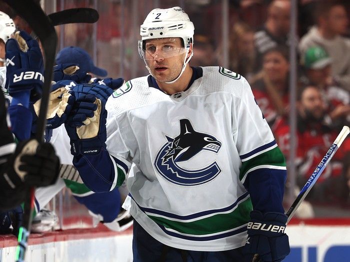 Canucks: Luke Schenn begins mentor role as team starts prep for training camp