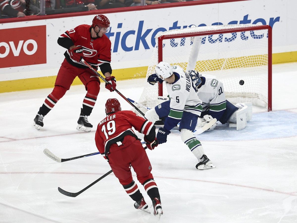 Hurricanes 7, Canucks 2: Kevin Lankinen and the power play problem