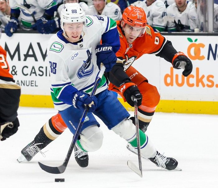 Canucks Live: Impressive fight to snap epic losing streak | The Province
