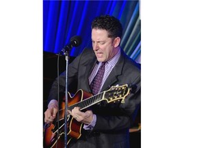 John Pizzarelli doesn’t just play songs by the greats and doesn’t just refresh the songs in creative ways.