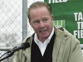 Frank Gifford, longtime Monday Night Football broadcaster, has died of natural causes at his Connecticut home.