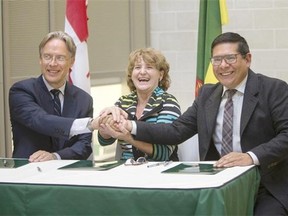 Harvard University professor and neurobiologist Dr. Ole Isacson (R) and U of S Brain Repair Program’s Dr. Ivar Mendez lead a demonstration during a media event to announce a partnership between the University of Saskatchewan’s College of Medicine and McLean Hospital, a Harvard Medical School affiliate, September 14, 2015. Researchers will work together to pursue research on Parkinson’s disease.