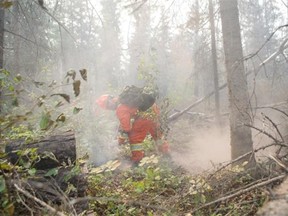 MONTREAL LAKE, SASK--JULY 09 2015- Canadian military aid in forrest fire fighting at Montreal Lake on Thursday, July 9th, 2015.LIAM RICHARDS/STAR PHOENIX)