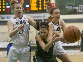 University of Saskatchewan Huskies guard Desarae Hogberg battles for the ball with University of British Columbia Thunderbirds Adrienne Parkin, right, and Diana Lee in Wome's CIS Basketball action on Saturday in Saskatoon.