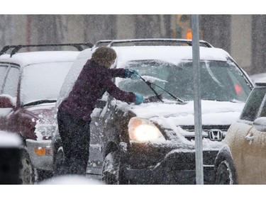 A blanket of snow landing on Saskatoon seems to have finally put the city into winter mode, November 24, 2015.