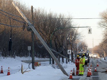 Crews survey damage to overhead telecommunications lines on 33rd Street East at Edward Avenue after a City of Saskatoon snow removal truck came into contact with them, November 26, 2015. The road was closed to traffic this morning.