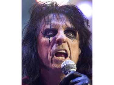 Alice Cooper opened the show at SaskTel Centre before Mötley Crüe, December 10, 2015.