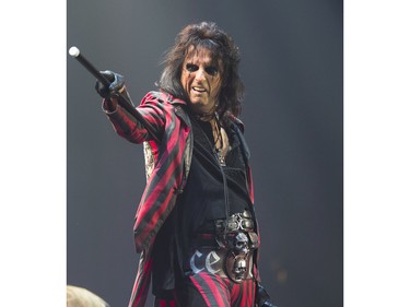 Alice Cooper opened the show at SaskTel Centre before Mötley Crüe, December 10, 2015.